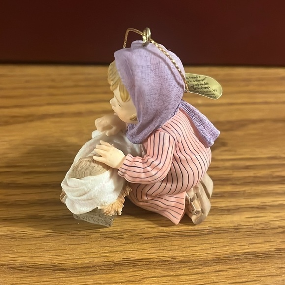 Heirloom ornament - And they found babe laying in a manger - Picture 4 of 5